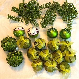 21 piece Green Christmas Ornaments and Sprays